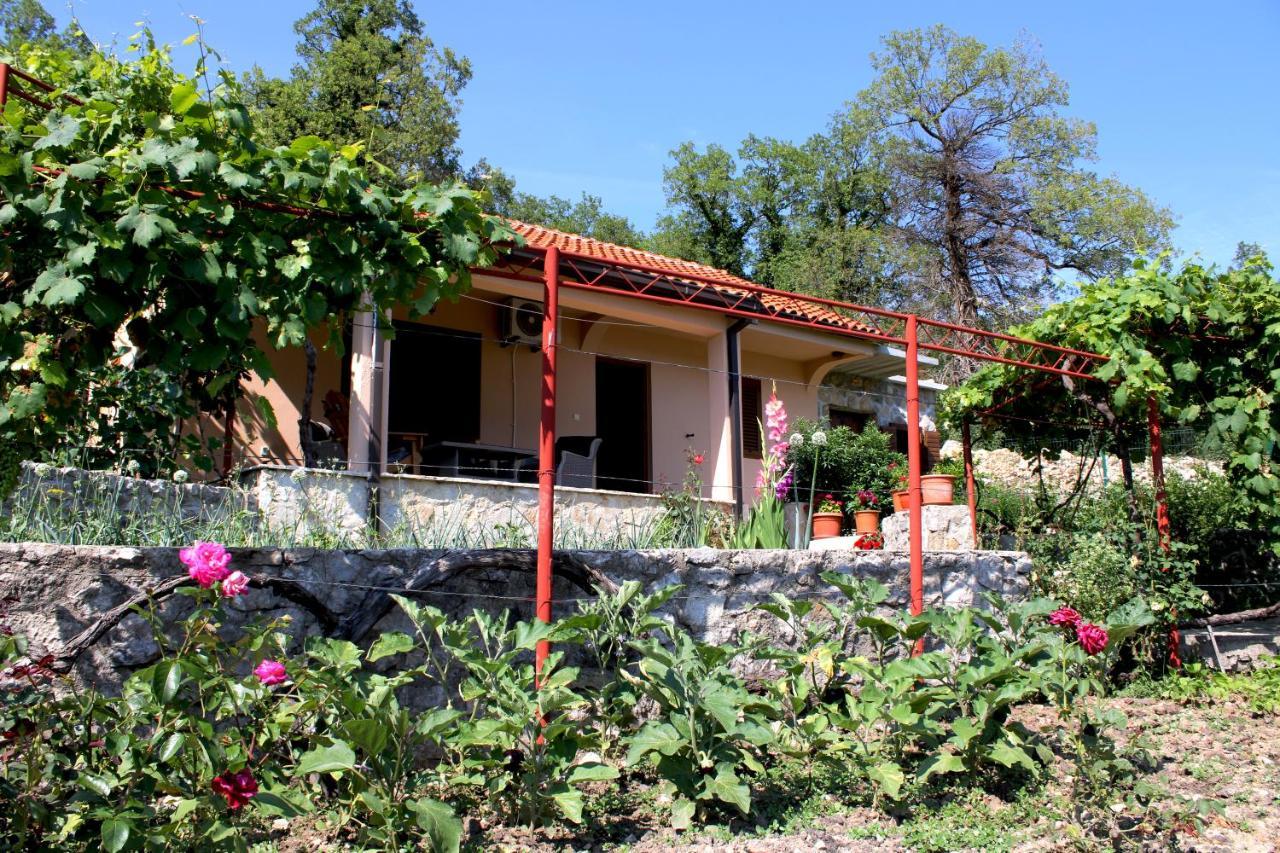 Holiday Home Gazevic Virpazar Exteriör bild